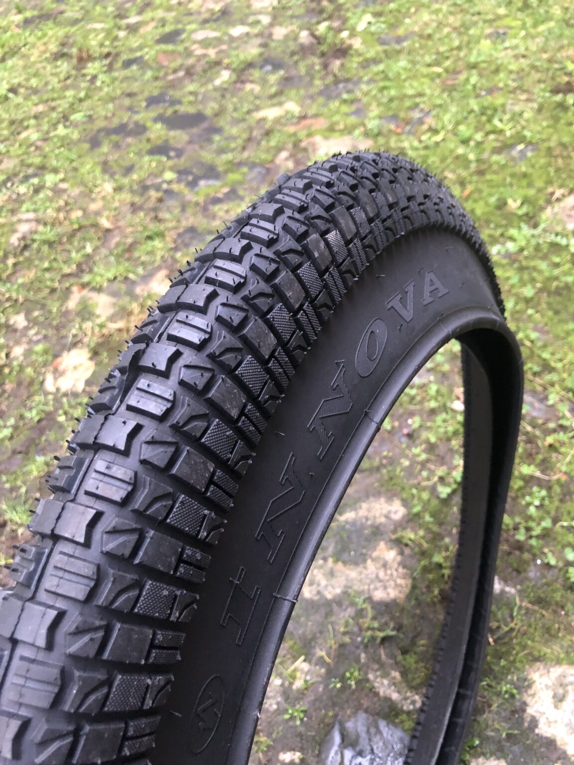 Pneu De Vélo 20 X 4,1/4 Noir/blanc Paroi Latérale IA-2065